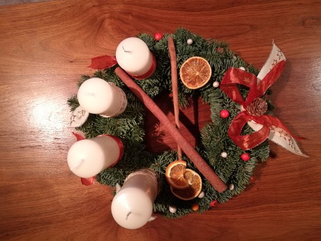 Domácí tvorba adventního věnce
